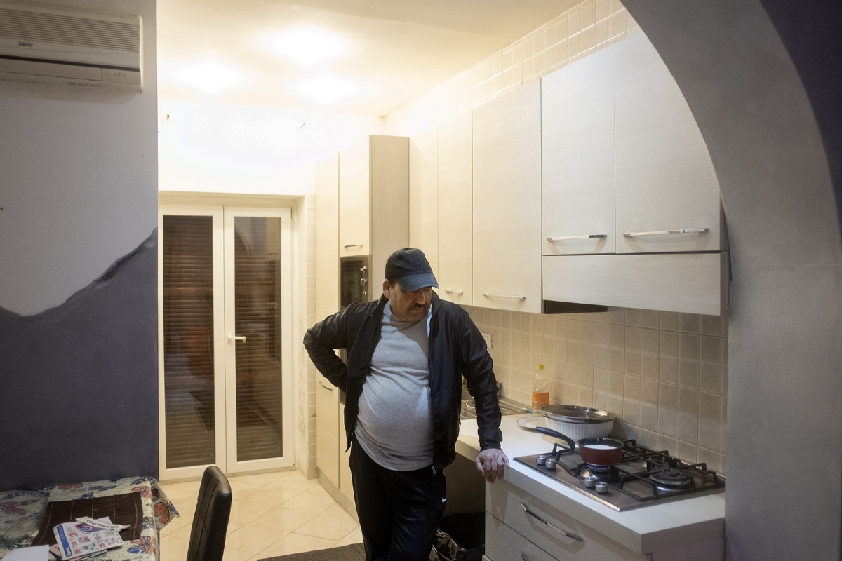 Poggio Mirteto, Dec 2019: Ilias back home from work prepares a tchai, before going to sleep.